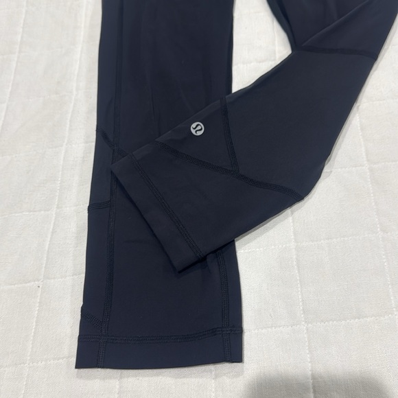 Lululemon Cropped Leggings - Picture 4 of 12